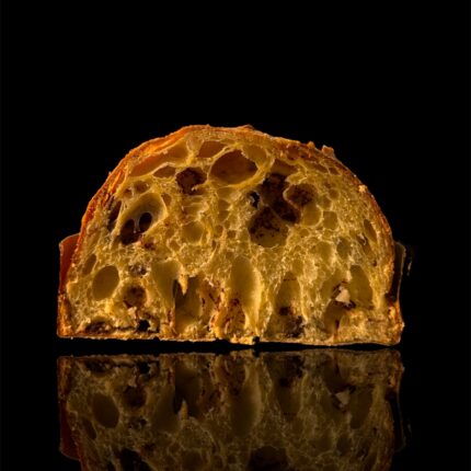 Colomba dolce con cocco, cioccolato e passion fruit